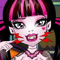 Draculaura dentist